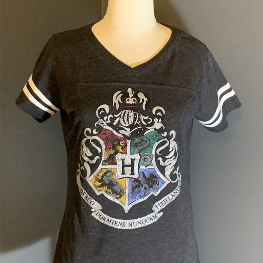 Universal Studios Hogwarts Crest T-shirt